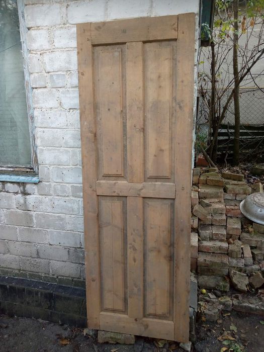 Дерев'яні двері, без  ручок