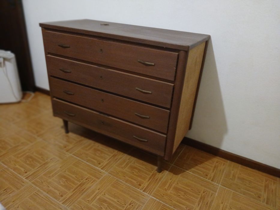 Cómoda  e cama de madeira  1.33x1.83