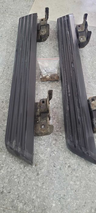 Stopnie boczne Ford Trsnsit Custom 2018. Stan Dobry, jak na zdjeciu