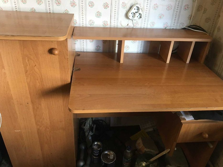 Продам стол компьютерный в хорошем состоянии