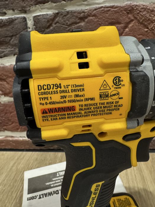 Бесщёточная дрель шуруповерт DeWALT DCD794b