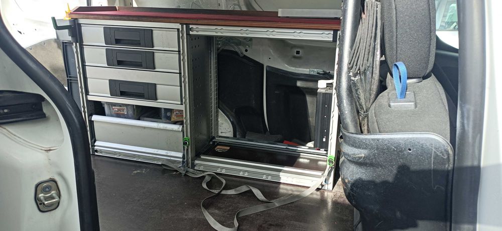 Bancada Alemã e Assoalho/Sob Medida para Partner e Similares.