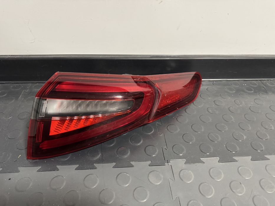 Alfa Romeo Stelvio lampa prawa tył w błotnik