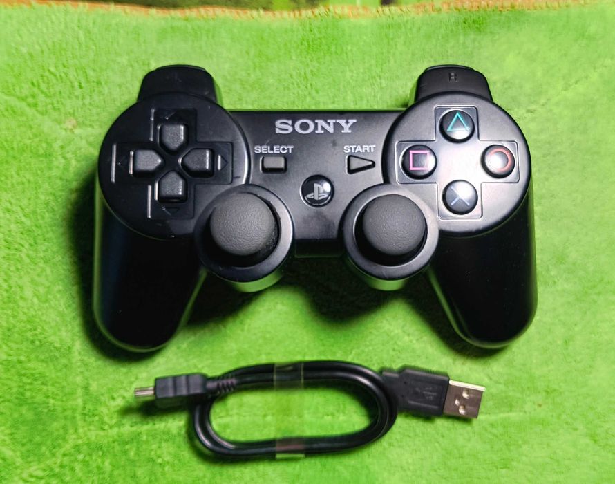 Pad do PS3 dualshock sixaxis Playstation 3 w dobrym stanie wraz z przewodem do ładowania