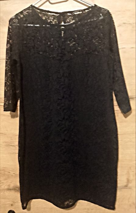 Elegancka sukienka koronkowa