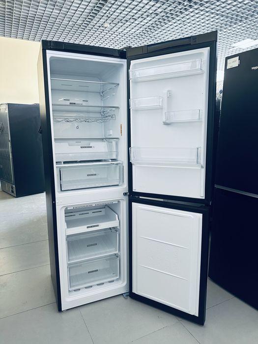 Бюджетний сучасний холодильник від Whirlpool 6Sense