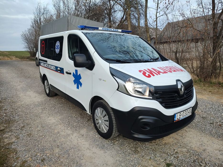 Renault Trafic karetka ambulans stan bardzo dobry