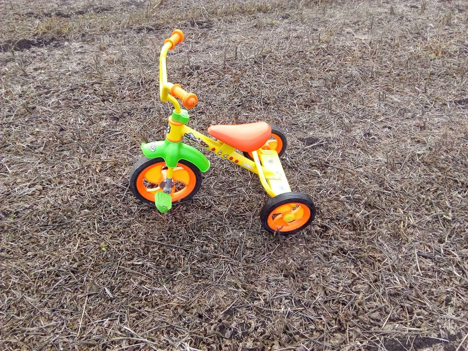 Дитячий триколісний велосипед