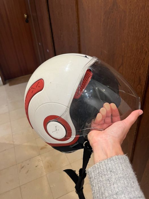 Capacete branco e encarnado pouco usado tam S/M