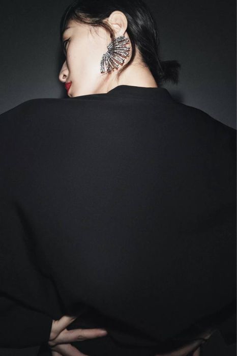 Приталена блуза бренду zara