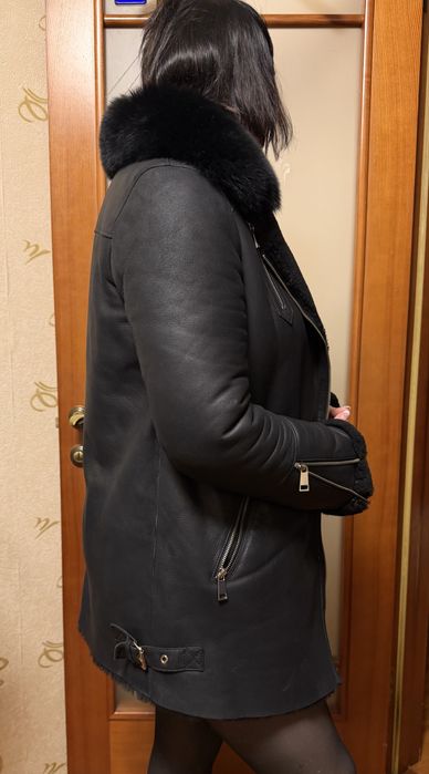 Продам чорну жіночу шкіряну дублянку