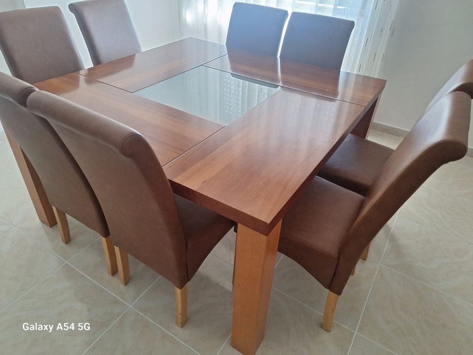 Mesa de Jantar com 8 cadeiras (novas)