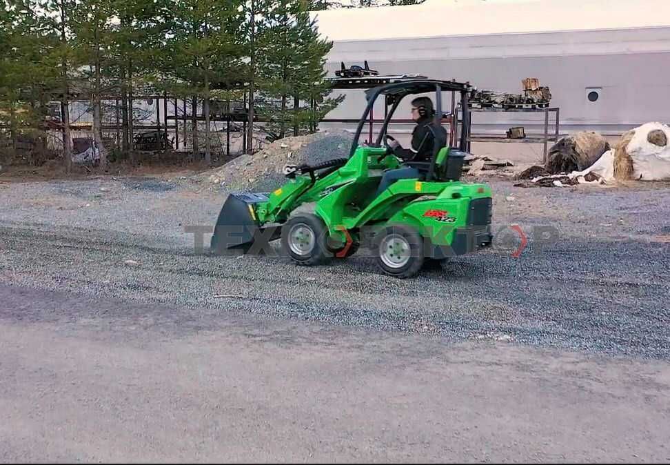 Універсальний мінінавантажувач, трактор Avant 423