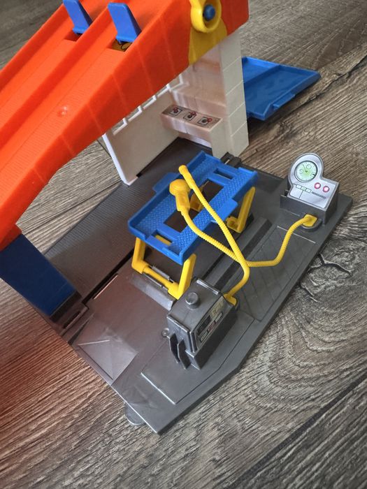Hot Wheels Хотвілс трек, станція тех. обслуговування