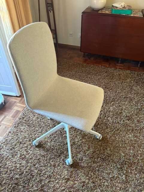 Cadeira giratória com rodízios, Gunnared cinz