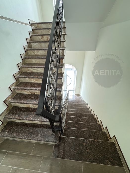 Комерційні приміщення. Центр міста. Залишились 390кв.м на 1та 2 поверхах
