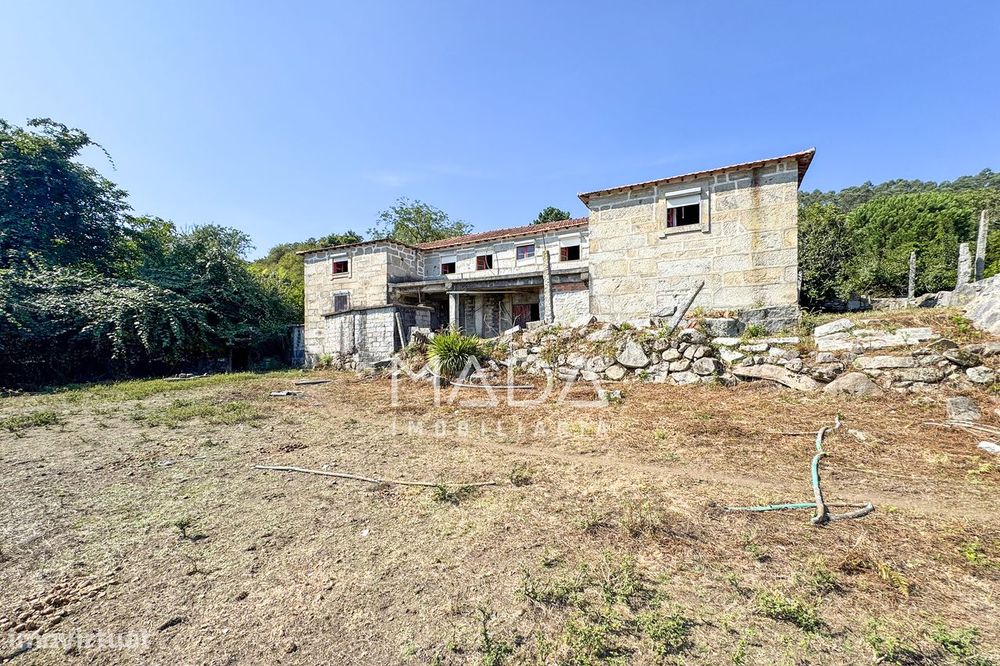 Moradia em pedra c/27397m2 de terreno em Airão S. João, Guimarães