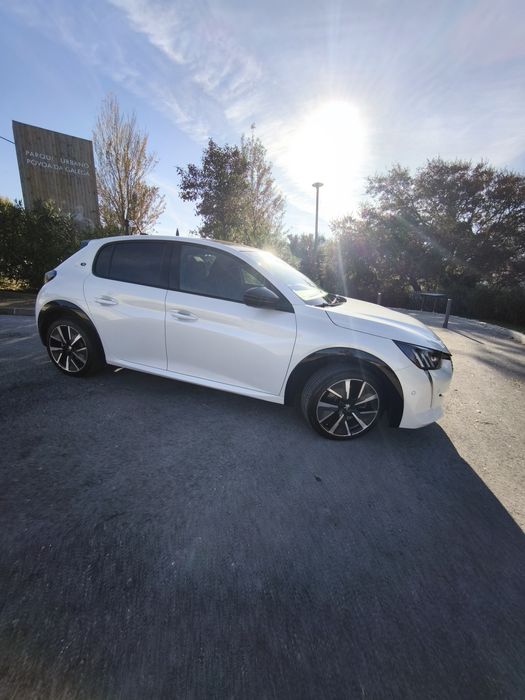 Peugeot e-208 GT 50 kWh