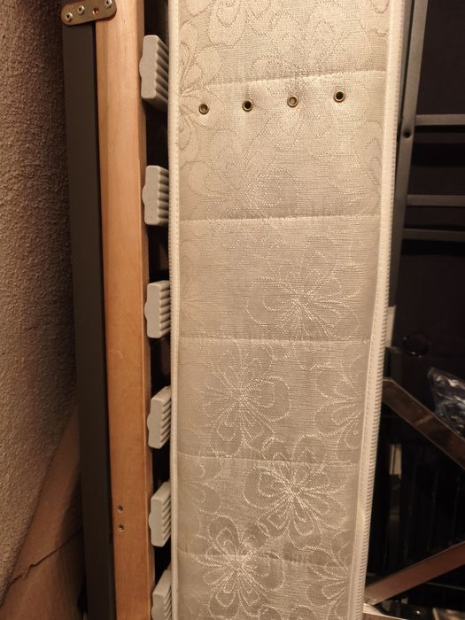 Estrado com pés + colchão de 0,90 x 190