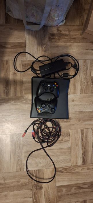 Sprzedam XBOX 360 w stanie sprawnym.