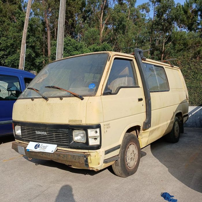 Toyota Hiace 2.4 D de 1990 – Peças Usadas (9943)