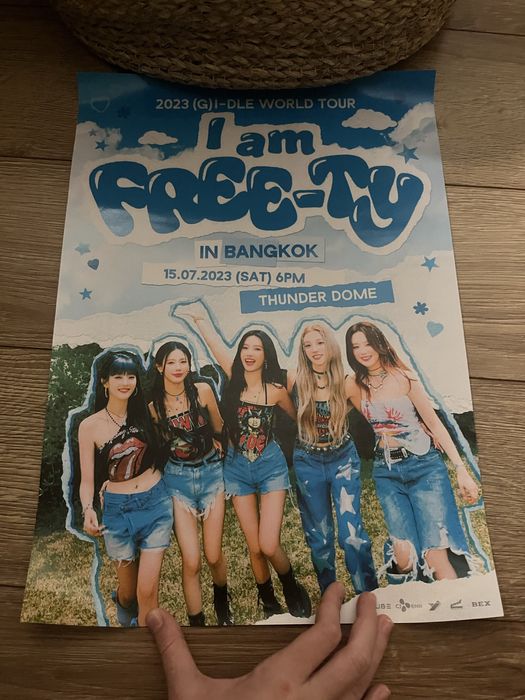 плакат (G)-idle / плакат джі айдл