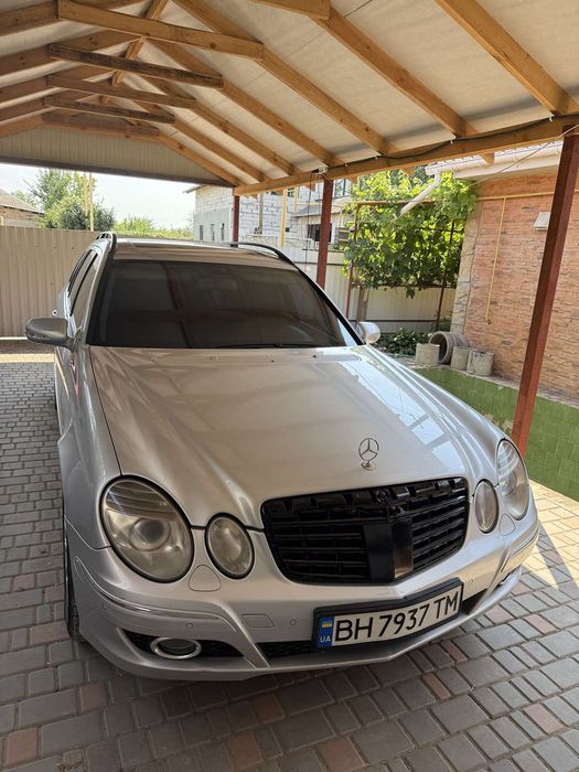 Mercedes-Benz E211 3.0D
