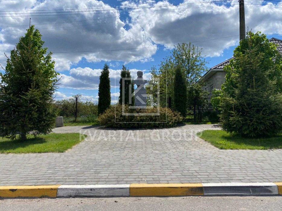Будинок біля озера та лісу. Новобудова