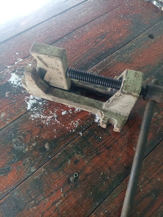 Тиски (лещата)інструмент