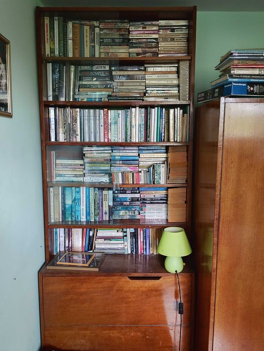 Komoda, biblioteczka PRL z szyba i półkami