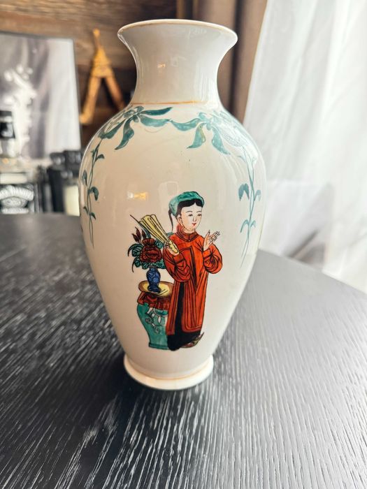 Wazon porcelanowy malowany