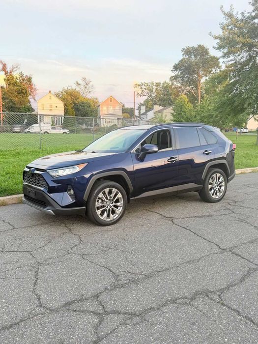 Toyota RAV4 Limited      2019