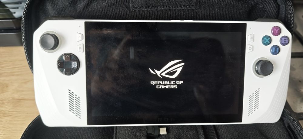 Konsola Asus ROG Ally