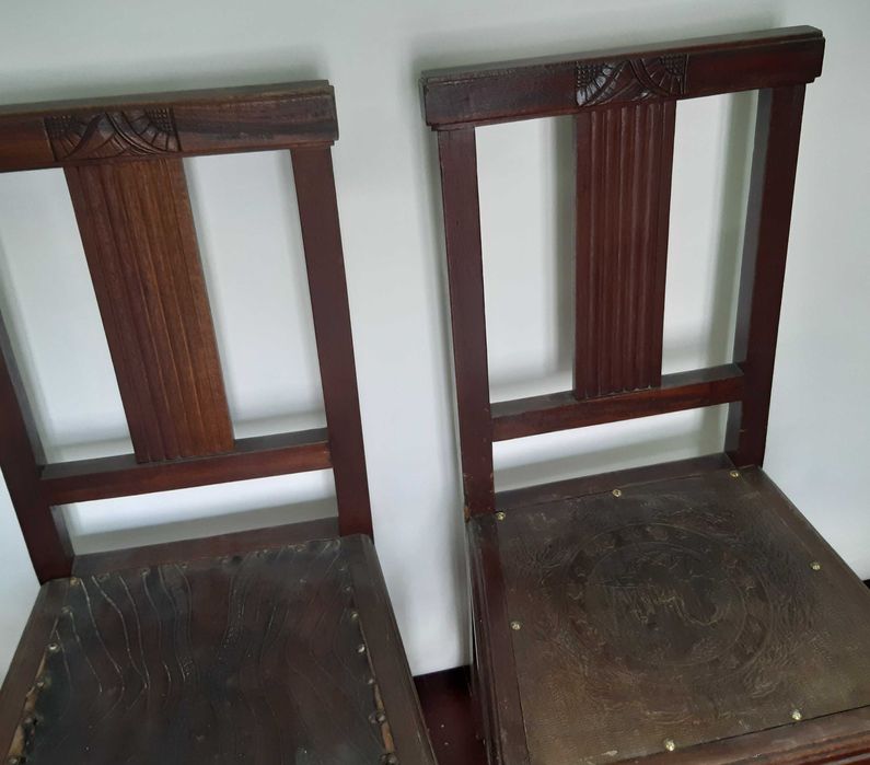 Duas Cadeiras Antigas Madeira Maciça Assentos Cabedal p/ Restauro