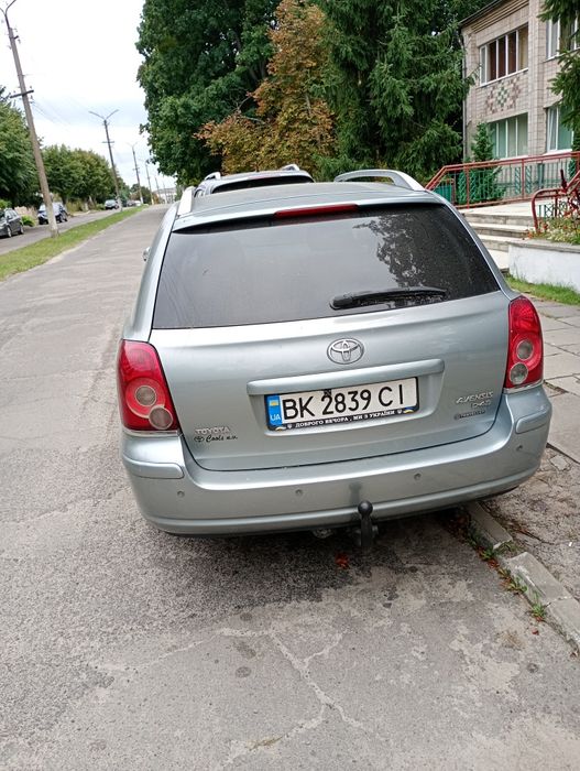 Тайота авенсіс в рестайлі