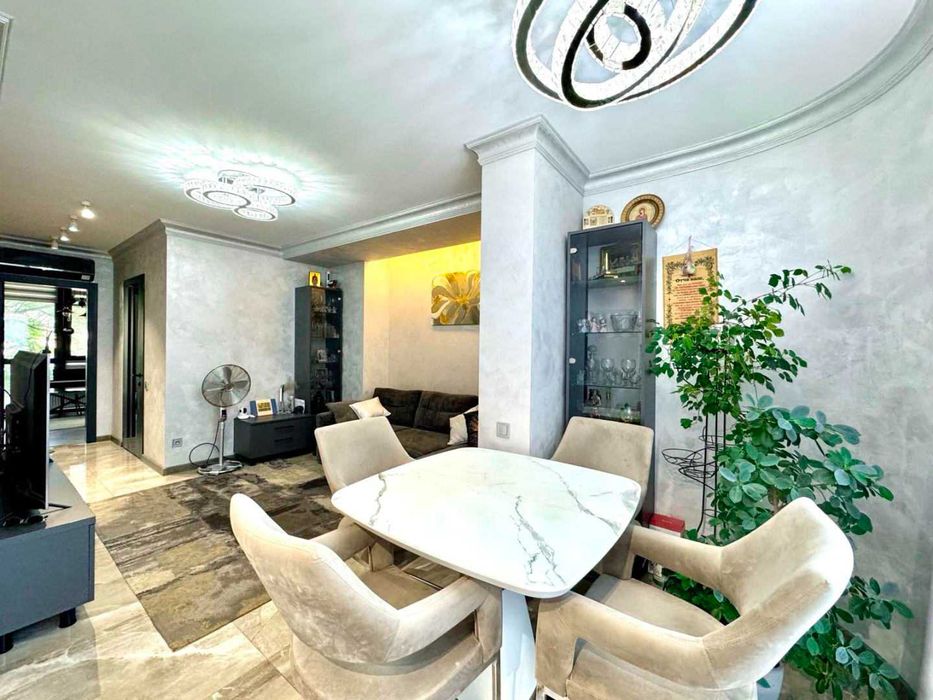 Продам 2-комн. квартиру с дизайнерским ремонтом в ЖК «ГРАФ на Азарова"