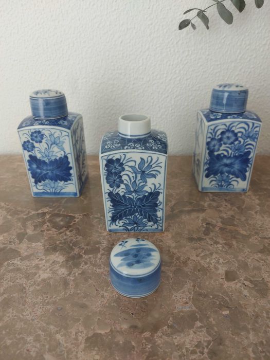 Frasco porcelana azul e branca