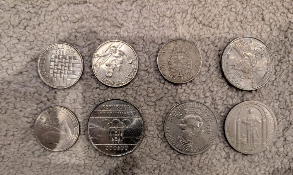 Moedas de escudos antigas