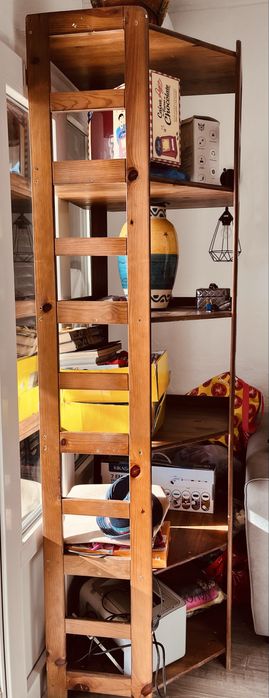 Urgente  Armario de canto em madeira macica