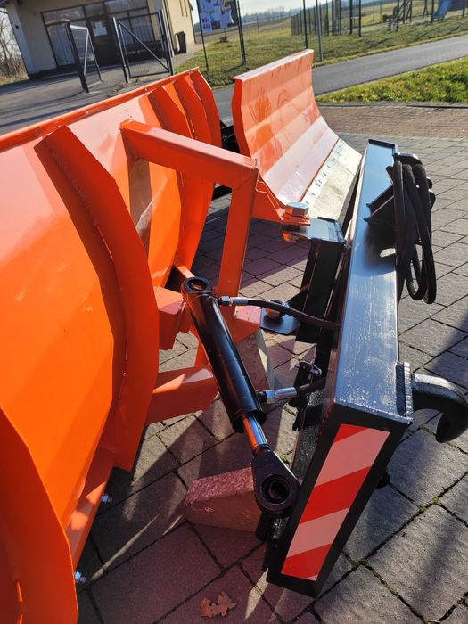 Pług do śniegu Tura ciągnika/ Przedni TUZ/ Spych śnieżny hydrauliczny
