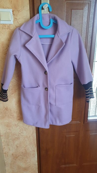 Płaszcz dziewczęcy jesienno wiosenny. 140