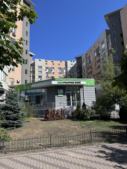 метро Лівобережна Раїси Окіпної 4. Кухня студия 35м2 та 2 окремі кімнати, 2 санвузли та Газова плита.