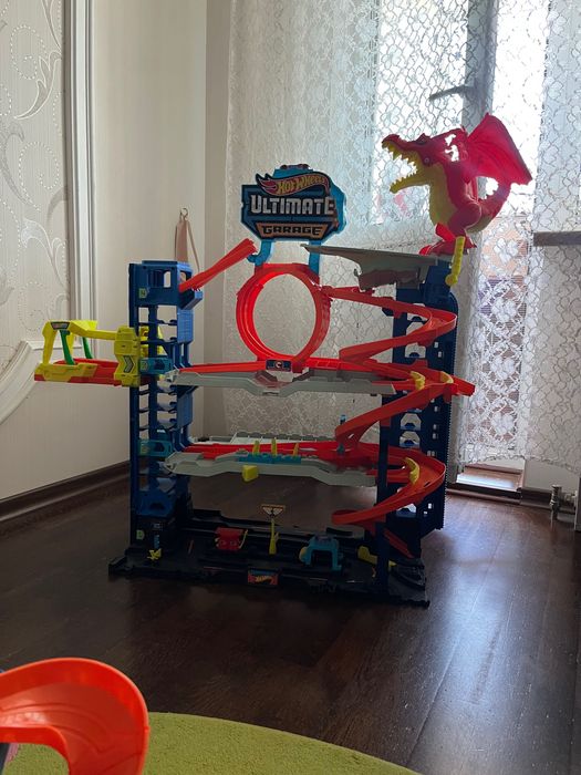 Игровой набор Hot Wheels City Легендарный гараж
