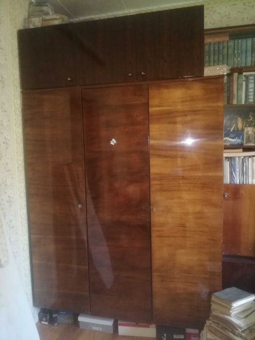 Стол раскладной ссср, сервант, кровать, тумба