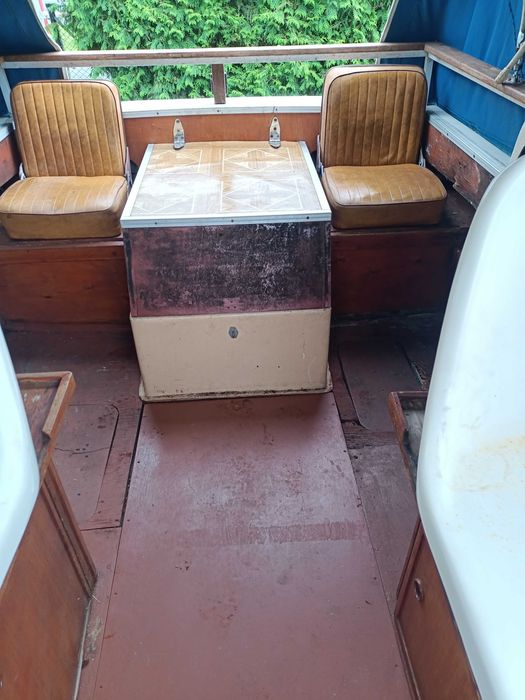 Łódź kabinowa z laminatu