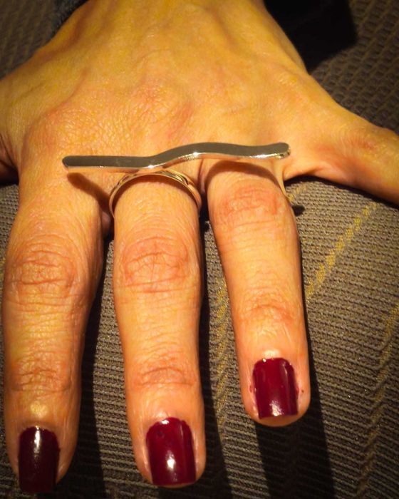 Anel com Design Minimalista de Onda Criativa