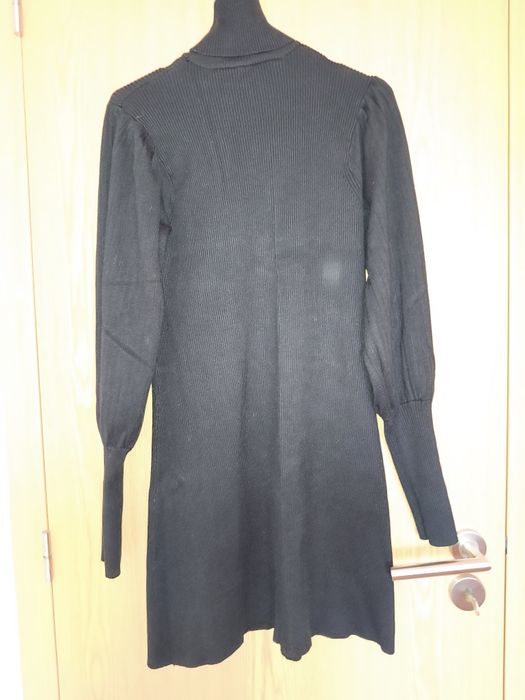 Vestido malha gola alta e mangas balão