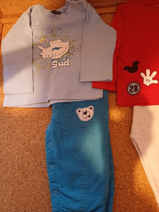 Roupa de bebé. 
Conjunto