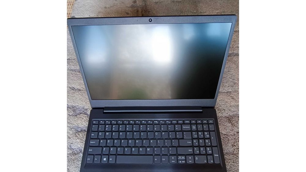 LENOVO IdeaPad S145 AMD4x3,5GHz RAM-20GB NVME256GB+1TBSSD Radeon-2GB wifi bt