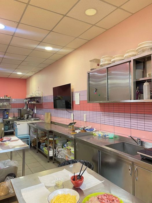 Продам  приміщення в ЖК Лермонтове окремий вхід